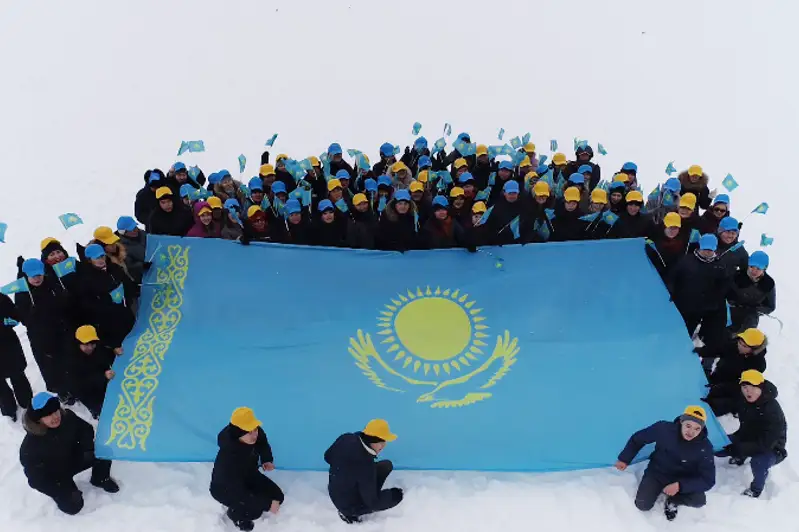 В преддверии Дня независимости сотрудники столичного казначейства организовали флешмоб