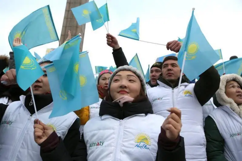 Алматинцы поддержали патриотический челлендж «Мен қазақпын»