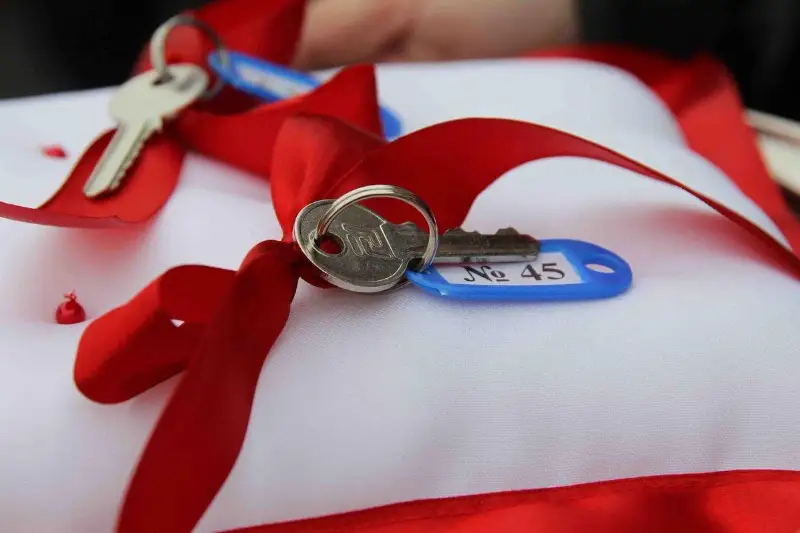 Казахстанские педагоги получили квартиры в День Независимости