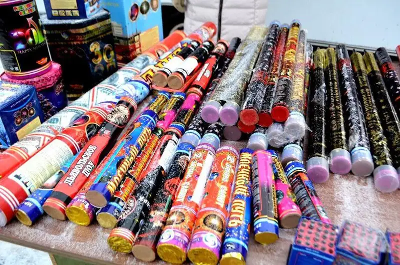 Около 900 килограммов несертифицированной пиротехники изъяли в Алматы