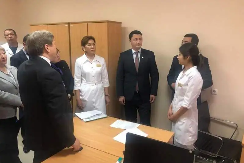 Камалжан Надыров ознакомился с работой больниц Шымкента