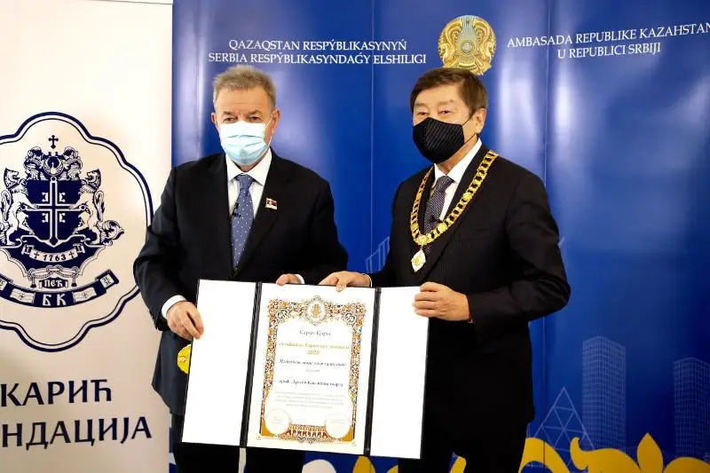 Генсек ТЮРКСОЙ Дюсен Касеинов стал лауреатом премии Фонда братьев Карич в Сербии