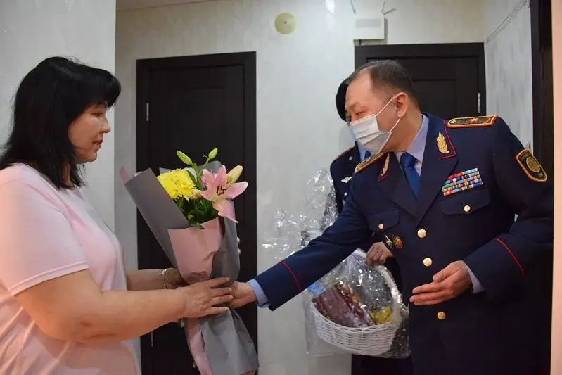 Вдов погибших стражей порядка посетил глава департамента полиции Акмолинской области