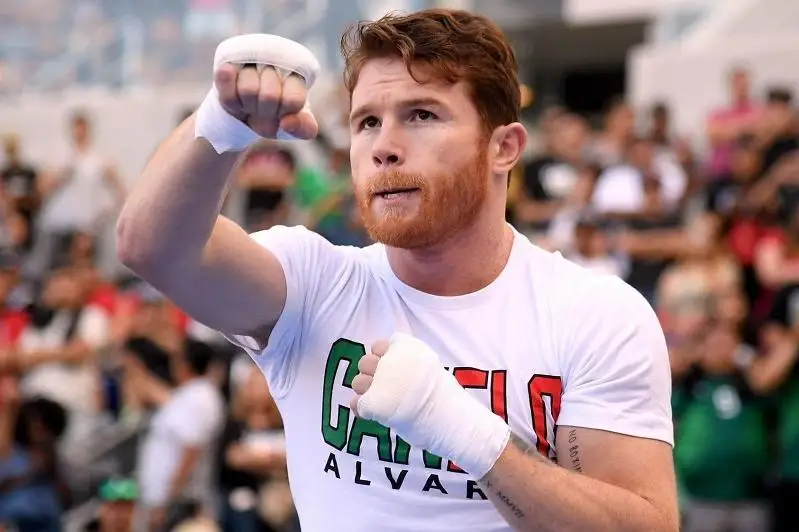 «Канело» сделал выбор между трилогией с Головкиным и реваншем с Мэйвезером