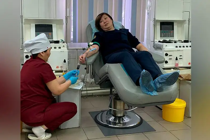 Сотрудники ДЧС Алматы сдали кровь для пострадавших при крушении самолета