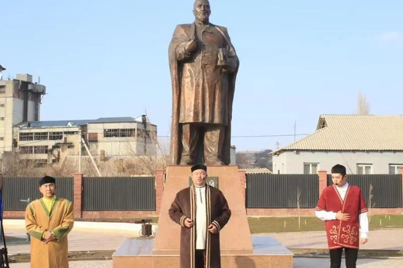 Аллея Абая открылась в одном из районов Туркестанской области