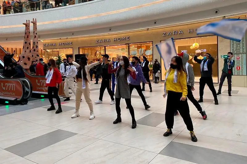 В Алматы прошёл флешмоб партии  «Ақ жол»