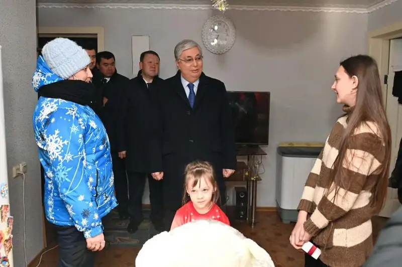 Президент побывал в квартире жительницы Рудного, чтобы удостовериться в восстановлении теплоснабжения