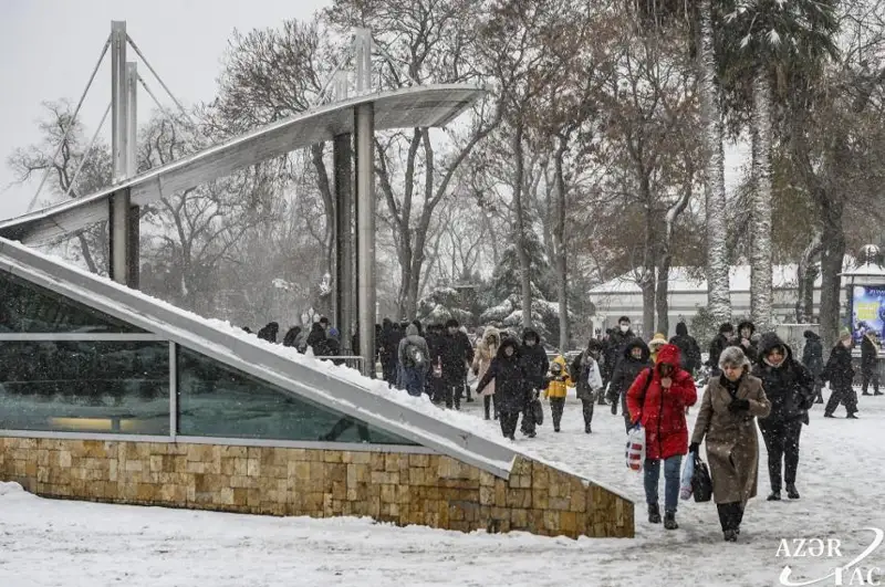 Первый снег выпал в Баку