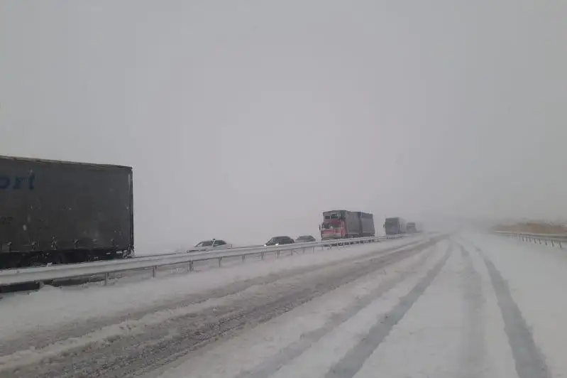 Автодорогу к известному санаторию закрыли из-за непогоды в Алматинской области