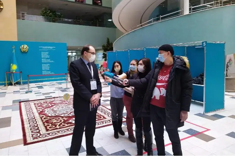 Непартийные наблюдатели посетили столичные избирательные участки