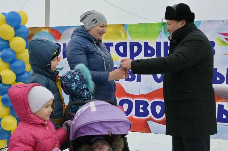 16 многодетных семей отметили новоселье в Аксу