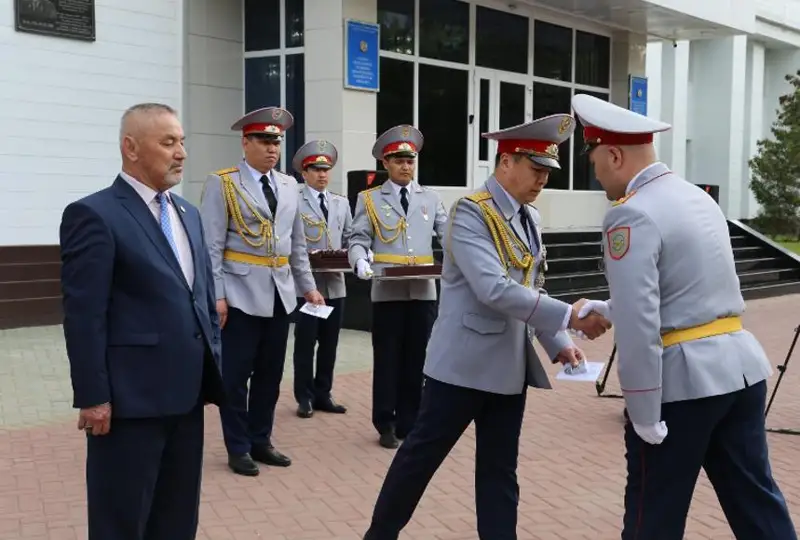 Грамотами и медалями наградили актюбинских полицейских