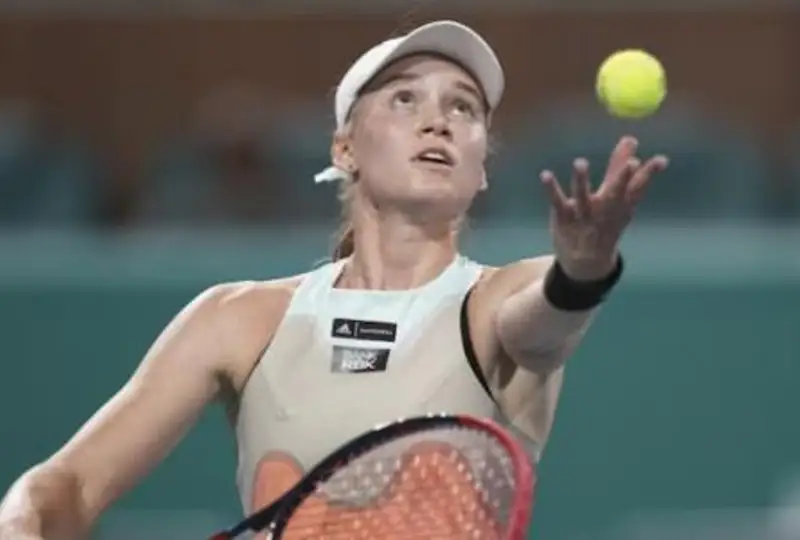 Елена Рыбакина выиграла первый сет у третьей ракетки мира