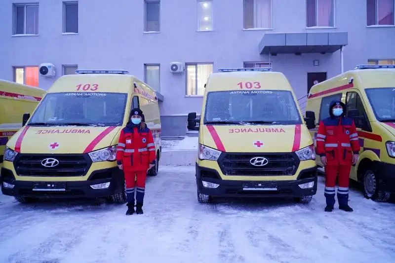 Ключи от 17 новых реанимобилей вручили станции скорой помощи Нур-Султана