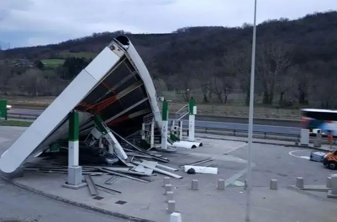 Число жертв штормов в Европе возросло до 9 человек