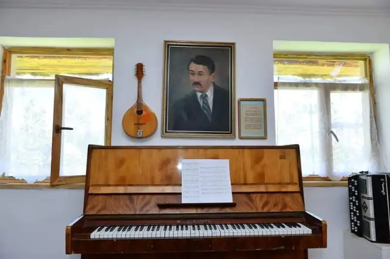 Родину короля казахского вальса Шамши Калдаякова посетили представители интеллигенции