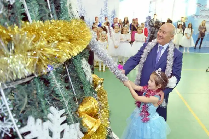 Более 200 маленьких жителей  Туркестанской области приняли участие в новогодней ёлке