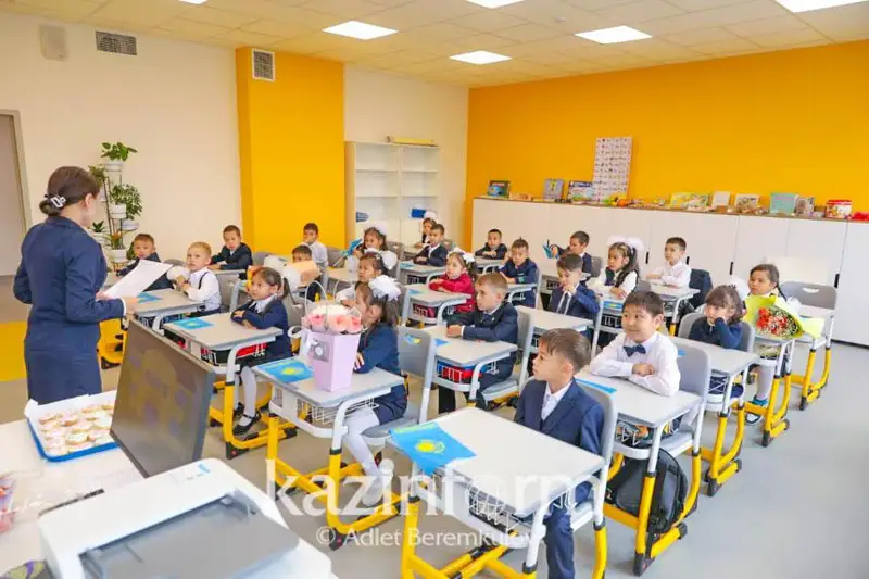 Глава государства поздравил учителей и школьников с Днем знаний