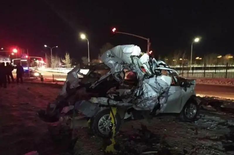 Пьяный водитель протаранил 6 припаркованных машин в Караганде