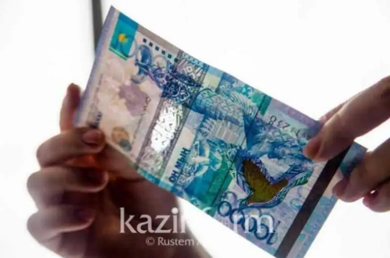 Сбытчика поддельных 10-тысячных купюр задержали в Алматы