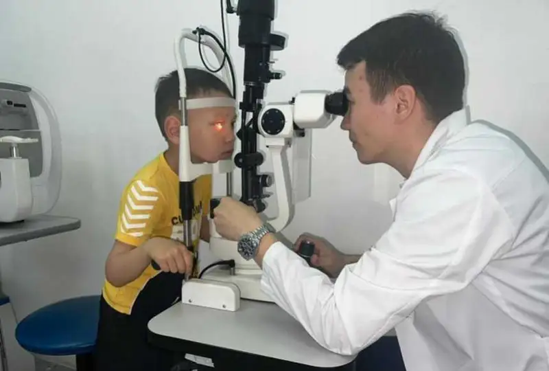 Проблемы со зрением и осанкой стали чаще выявлять у детей в Алматы