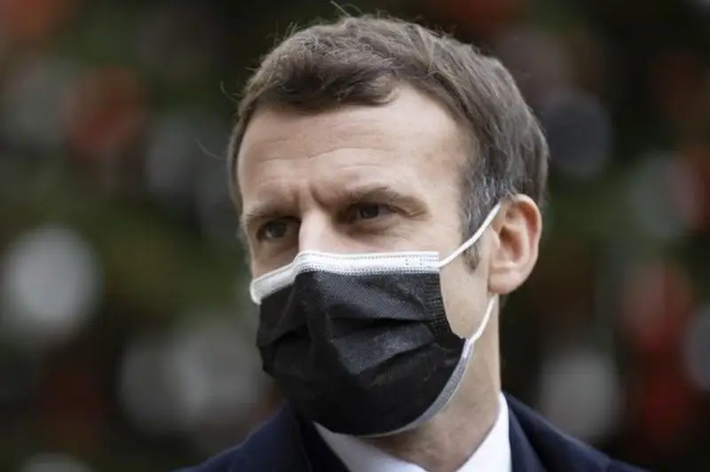 Эммануэль Макрон заболел коронавирусом