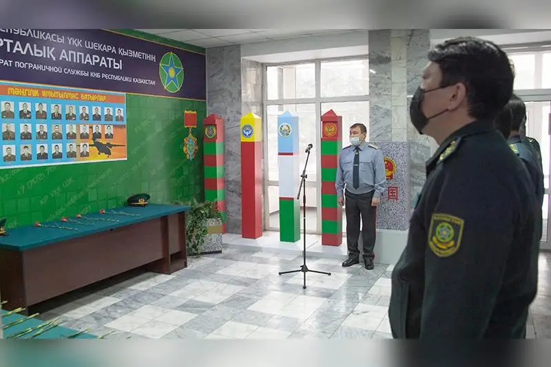 Пограничная служба КНБ почтила память погибших в авиакатастрофе военнослужащих в 2012 году