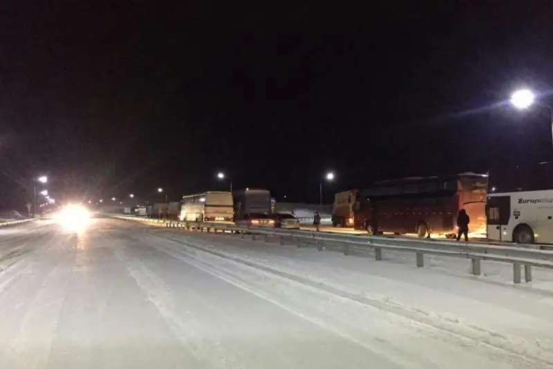 70 пассажиров вызволили из снежных заторов на перевале Кордай в Жамбылской области