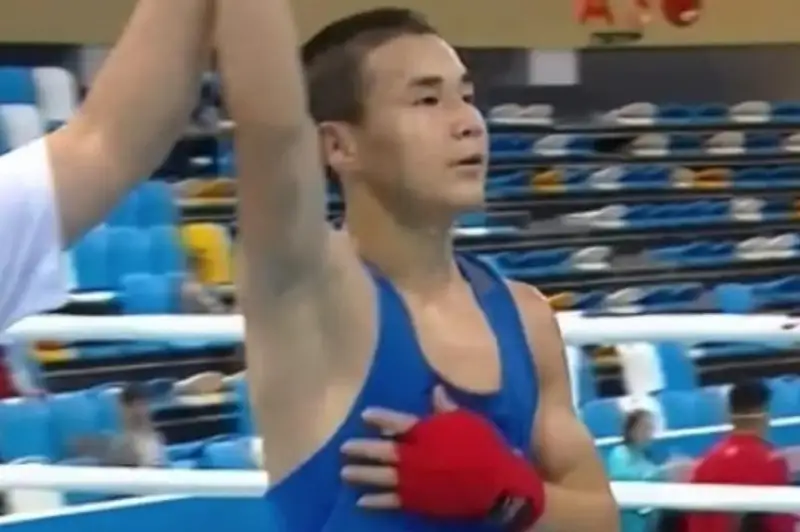 Вице-чемпион Казахстана нокаутом вышел в полуфинал ЧА-2023 до 22 лет