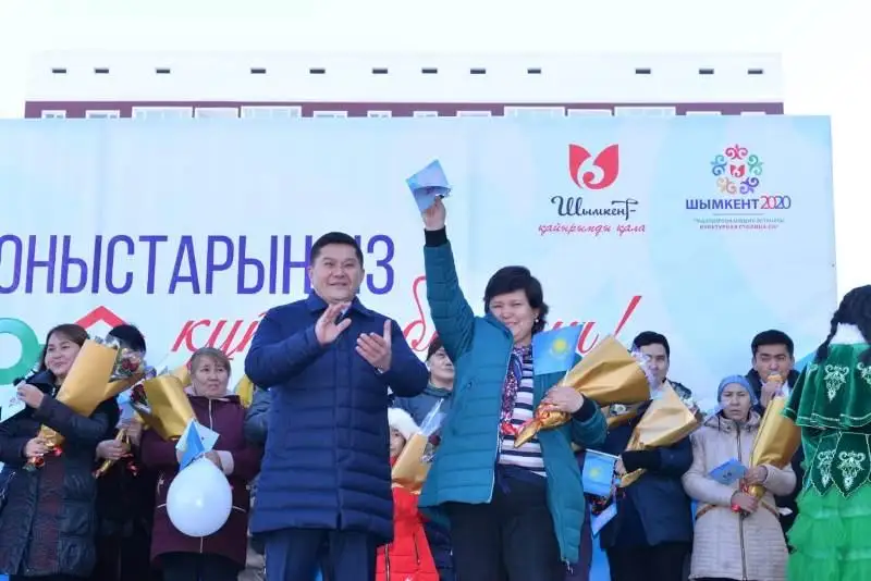 Ключи от новых квартир получили многодетные семьи и молодые специалисты  в Шымкенте