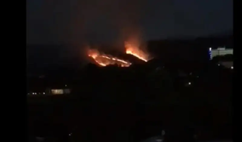Второй за день крупный пожар произошел в Алматы, обнаружен труп