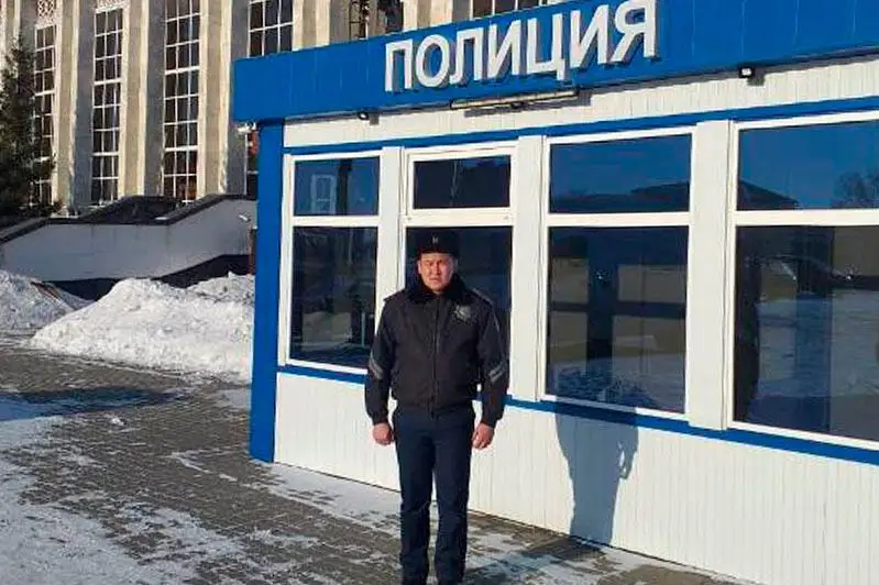 Полицейский прыгнул с моста, чтобы спасти самоубийцу в Кокшетау