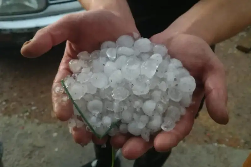 Град с голубиное яйцо выпал в Акмолинской области