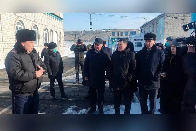 Госслужащие Семея побывали в исправительном учреждении