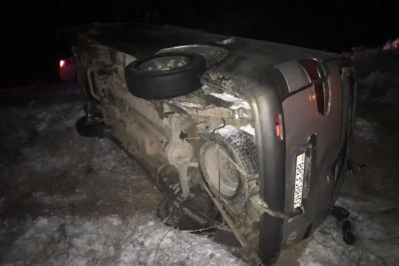 Автобус с гражданами Таджикистана перевернулся в Актюбинской области, пострадавших нет