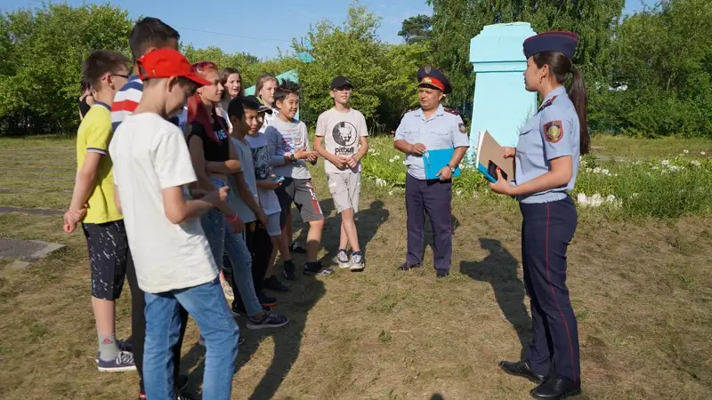 Полицейские дежурят в детских оздоровительных лагерях СКО