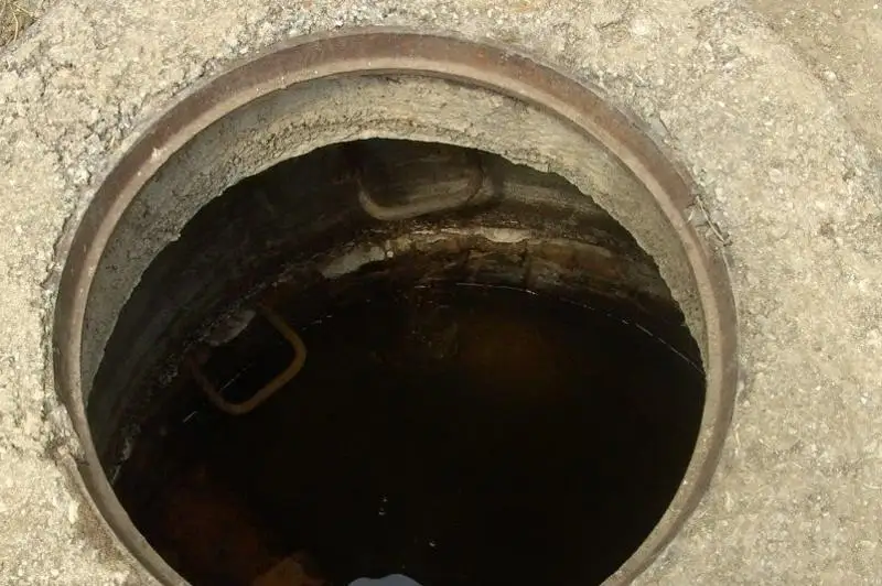 В Актау нашли тело мужчины в канализационном люке