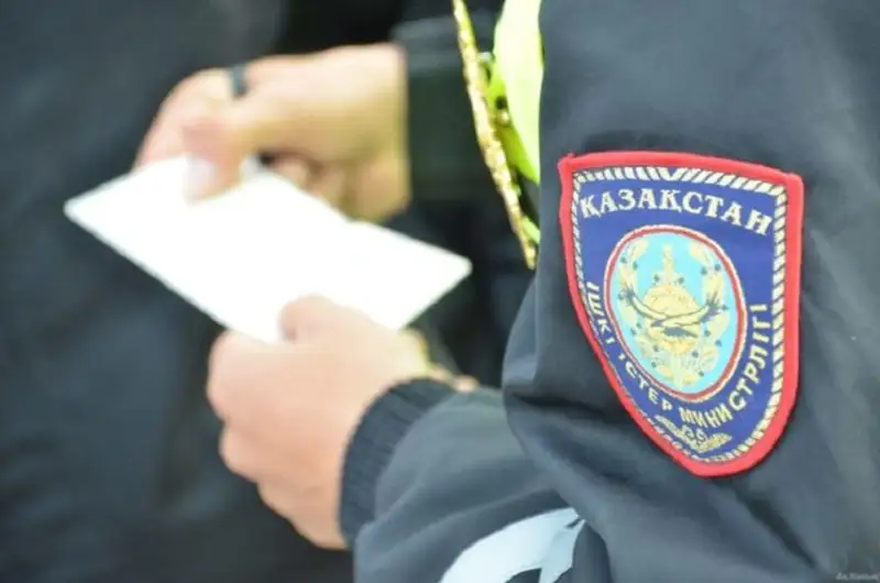 Как полицейские следят за соблюдением карантинных мер в Нур-Султане