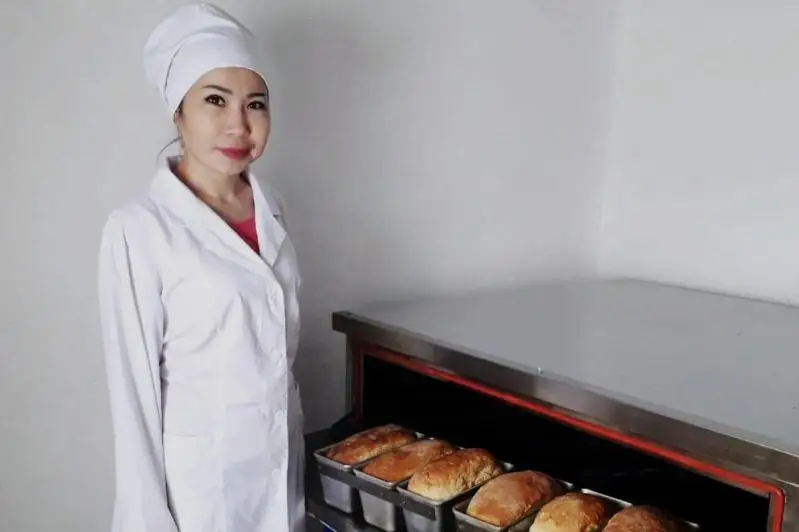 Мать двоих детей открыла мини-пекарню в селе в Актюбинской области