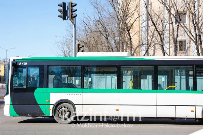 Почему приостановили движение автобусов в столице, рассказал аким