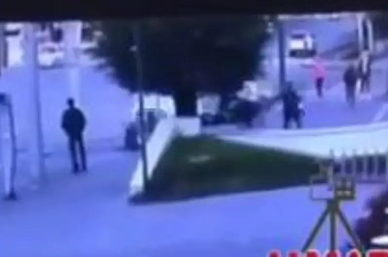 Пешеход чудом остался жив при столкновении двух машин в Алматы