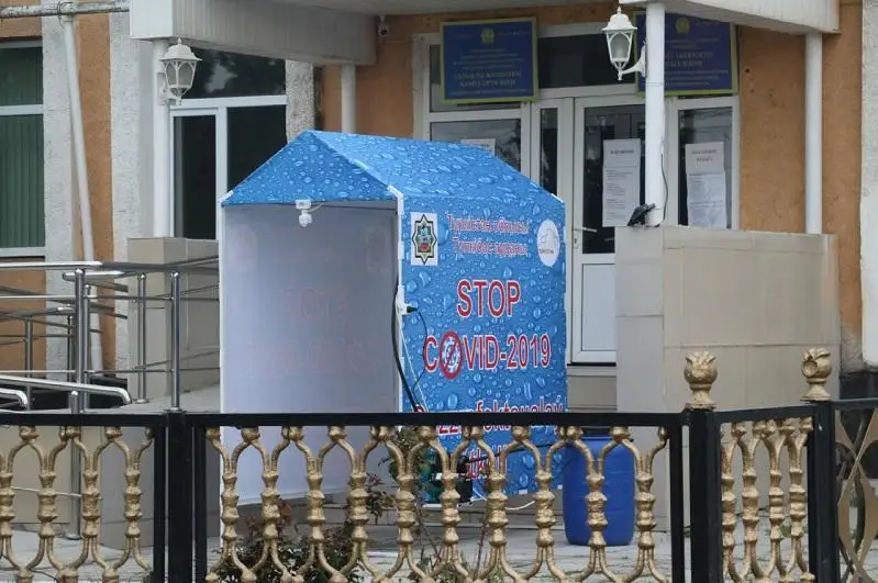 Дезинфекционные тоннели устанавливают при входе в учреждения в Туркестанской области