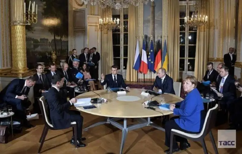 Президенты России и Украины встретились тет-а-тет в Париже