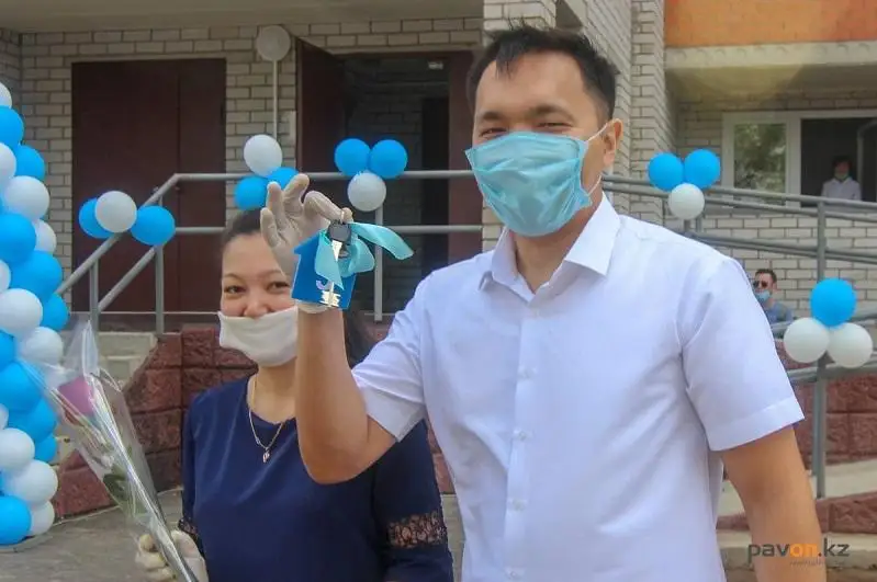 В Павлодаре ко Дню столицы 72 семьи получили квартиры