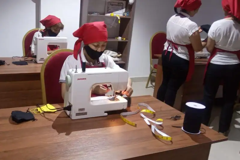 В Алматы открылась швейная мастерская для многодетных мам