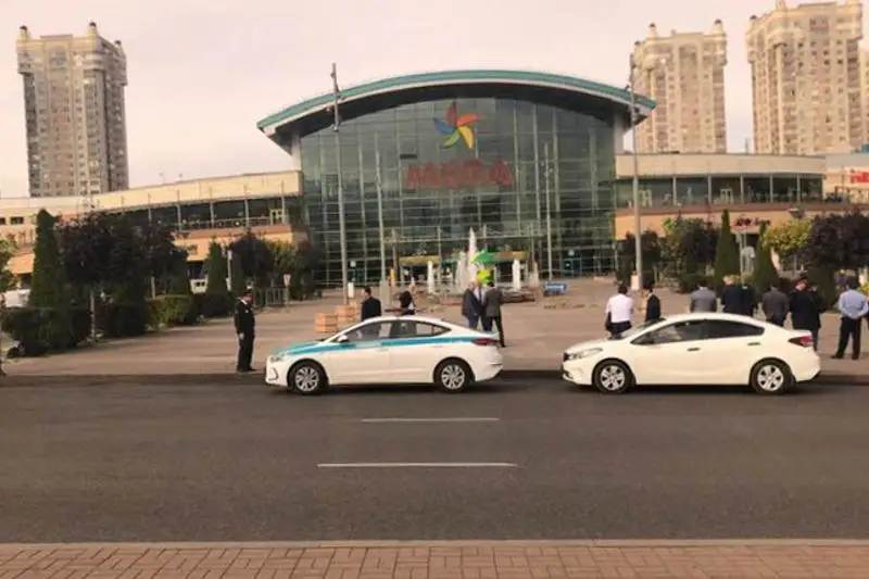 Эвакуируют людей из крупного ТРЦ в Алматы
