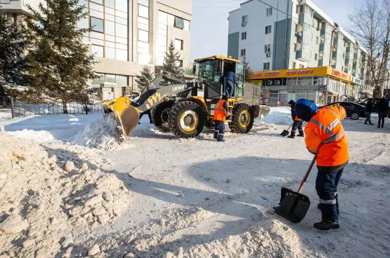 Более 37 тысяч кубометров снега вывезли в столице минувшей ночью