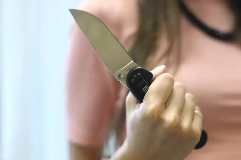 Акмолинка ударила ножом свою дочь