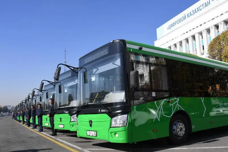 Как решается вопрос переполненных автобусов в Алматы
